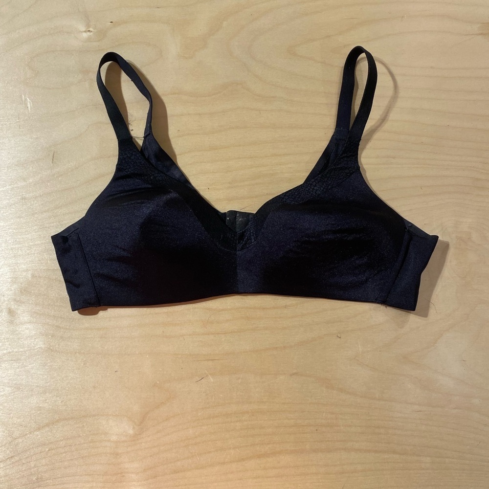 Warner's Elegant Black Bra No Wire 40 B (ER)